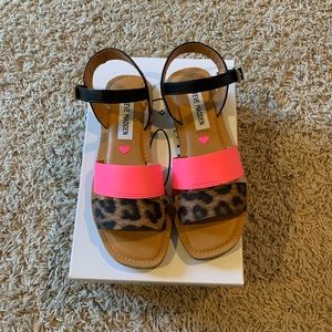 Steve Madden Jalexndr Leop Mulit sandal size 2 NIB